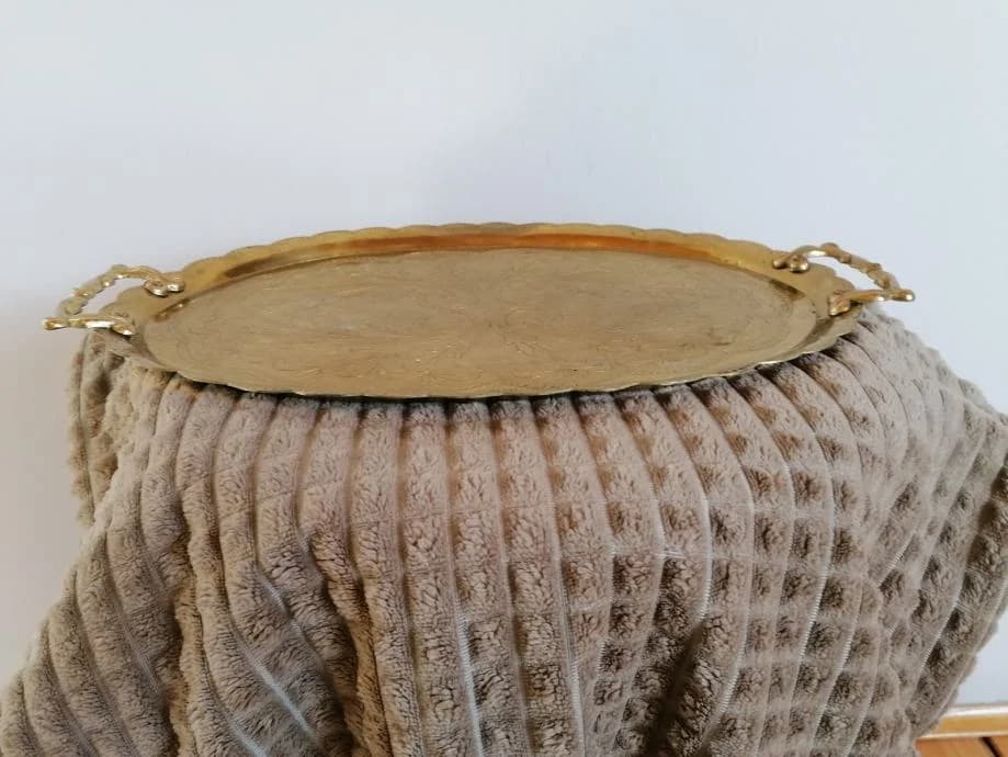 Albanska tacna od mesinga s bogatim dekorom 2