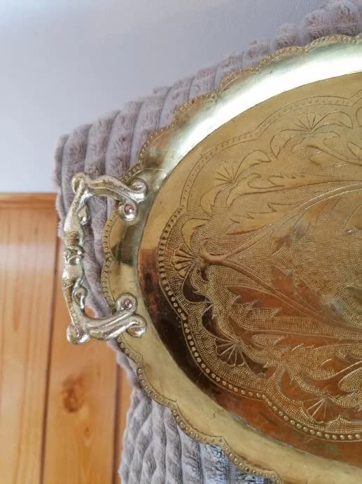 Albanska tacna od mesinga s bogatim dekorom 4