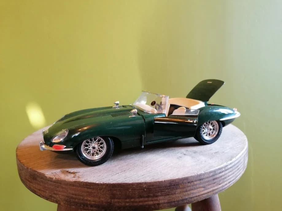 Burago Jaguar E-Type 1961 kolekcionarski model 1:18 4