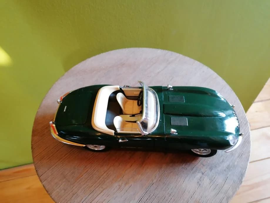 Burago Jaguar E-Type 1961 kolekcionarski model 1:18 6