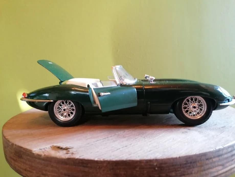 Burago Jaguar E-Type 1961 kolekcionarski model 1:18 7