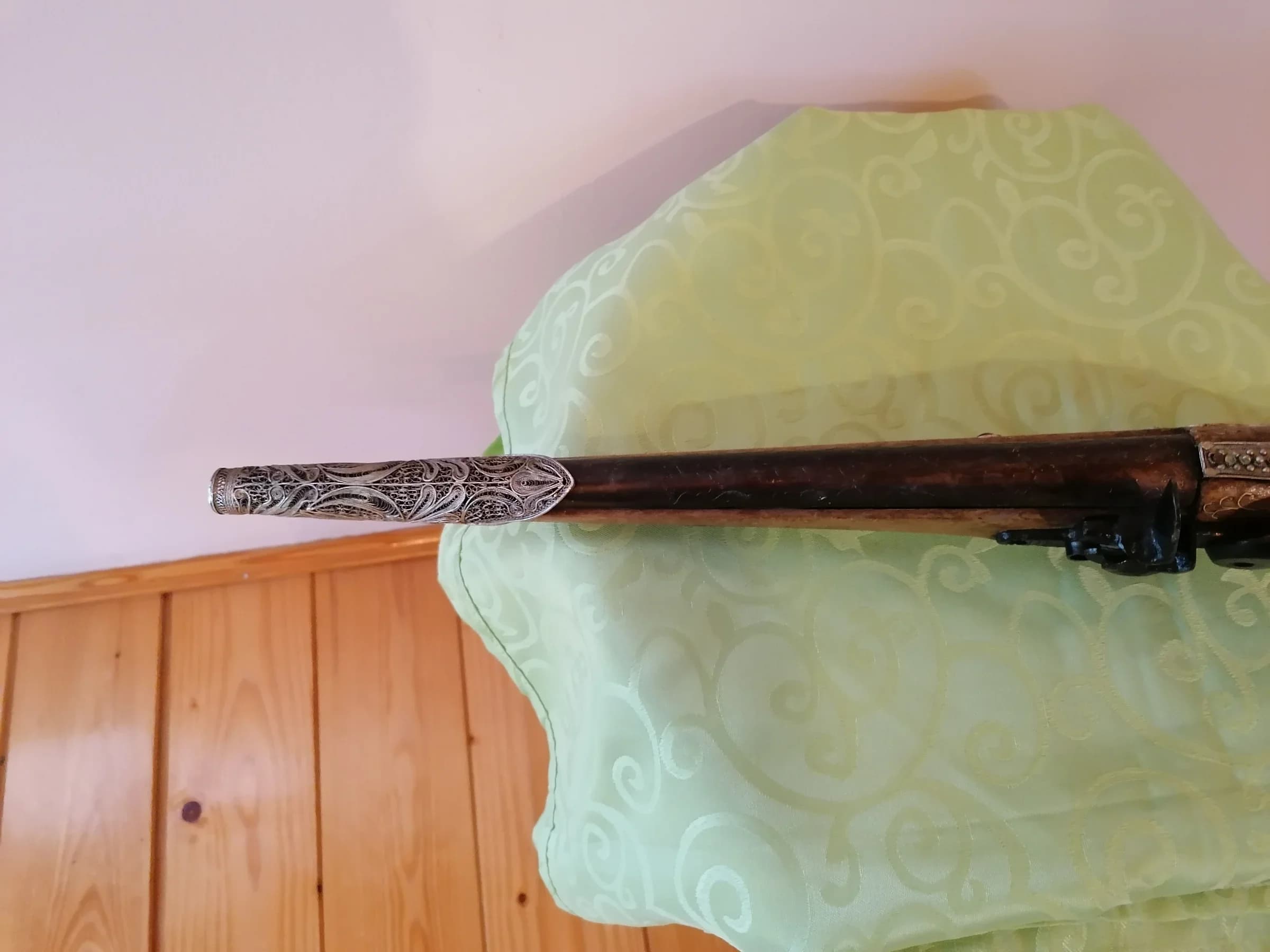 Kubura sa filigranskim metalnim radom 8