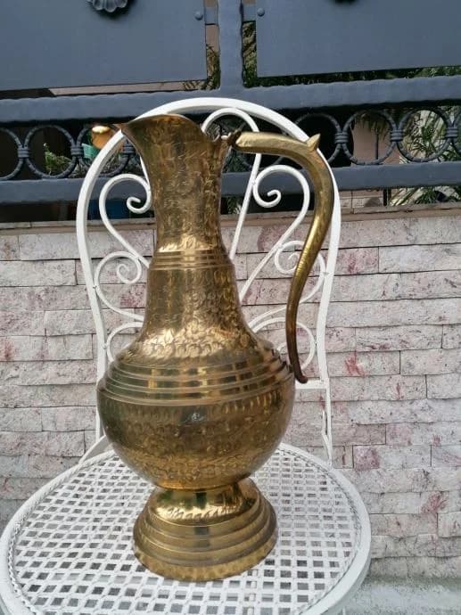 Posuda od mesinga s bogatim dekorom