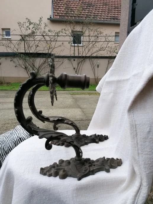 Secesijski zidni kandelaberi od željeza – Beč 2