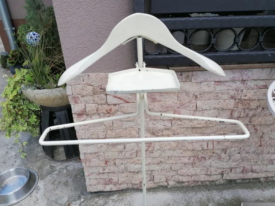 Stalak od drva i metala 2