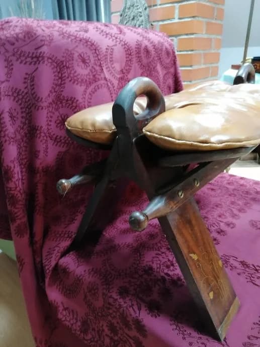 Stolac od mesinga i drva 4