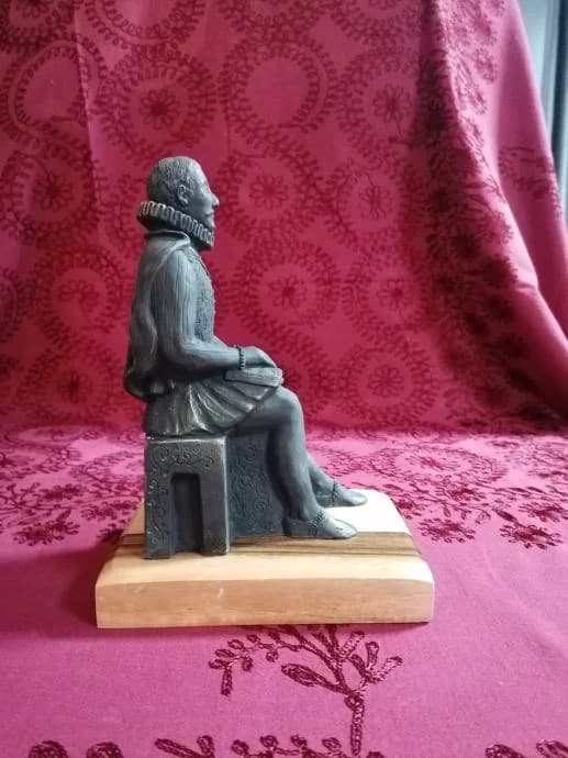 Skulptura renesansnog čovjeka od metala
